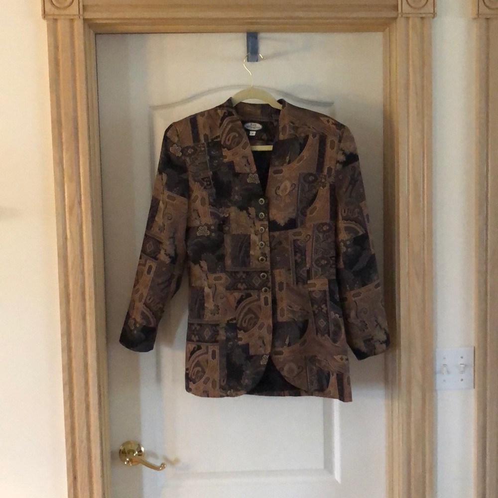 Kate McNaughton Suite Top with Skirt